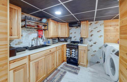 Beckley Studio with Private Hot Tub and Home Gym! - Foto 10