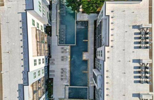 95 Luxury 2B2B Condo DT Fort Worth, Resort Style Pool & Gym, Golf Simulator, 7M to Dickies Stadium, 15M to AT&T stadium - Foto 8