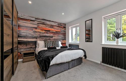 Contractors Heaven-POOL TABLE-THREE BEDROOM HOUSE WITH SEPARATE ONE BEDROOM SELF CONTAINED-Close to AIRPORT - Foto 8