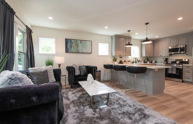 Epic House Near Griffith Observatory - Photo 20