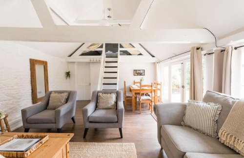 Cosy Cotswolds Farm Stay with Log Burner - Peaceful Winter Retreat - The Dairy - Foto 43