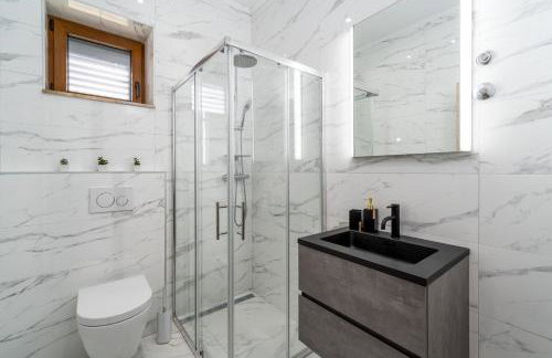 Promina luxury villa with 72sqm Heated Pool, Jacuzzi, Infrared Sauna, Tennis court, Media room - Foto 34