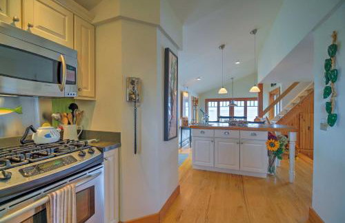 Lake Champlain Cottage with Private Deck and Fire Pit! - Foto 8