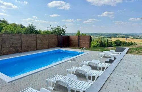 Natura Lux Holiday House with Pool and Jacuzzi - Foto 26