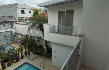 Two-story home with solar-heated pool and 4 bedrooms - Foto 1