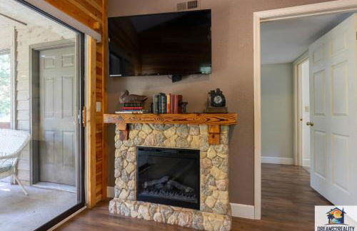 3BR Condo with Lake View - Trout Fishing - Playground - 2 Pools - Stairs Required - FREE TICKETS INCLUDED - PR69-9 - Foto 37