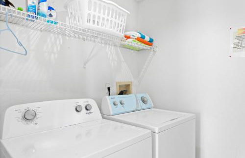 Amazing Pool Spacious 3BR House near Disney - Photo 20