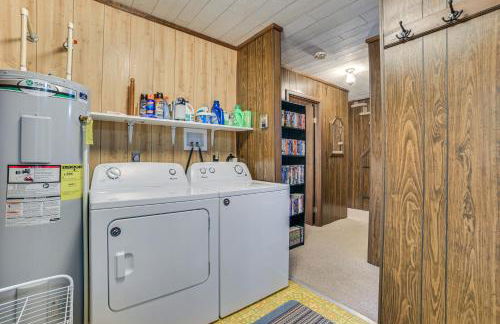 Lake Access Cabin with Deck, Fire Pit and Grill! - Foto 15