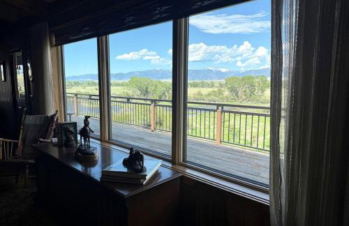 Charming Riverfront Guest House with Deck Overlooking Madison River, Near Ennis, Montana - Foto 19