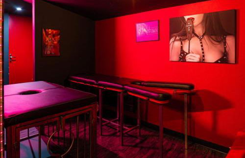 Studio Hot - Love Room Studios - Photo 6