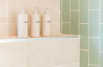 Spacious 5-Bedroom Home, Accommodates 10, Fast Wi-Fi & Parking Included - Foto 28