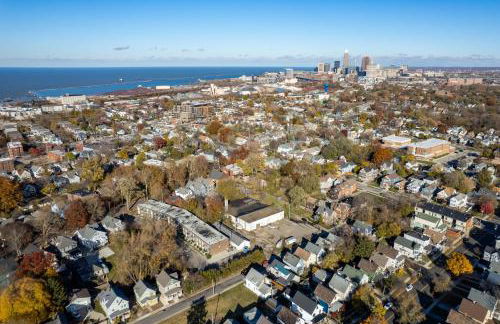 Cleveland Escape - Hot Tub - Karaoke Machine - Sleeps 12 - Foto 9