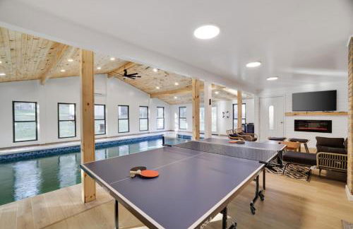 (NEW) Blue Mtn Poconos Retreat Htd pool pet frndly - Foto 15