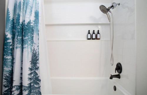 Fly Away Home with Aurora Views - Foto 23