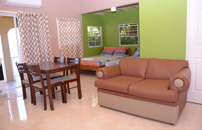 Hillview Apartments and Vehicle Rental - Foto 17