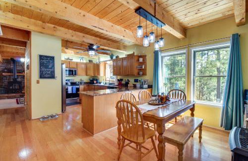 Hot Tub and Games! Lakeside Sherwood Forest Cabin - Foto 7