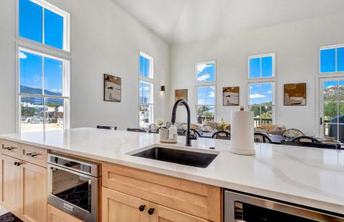 Whitewater Villa - 5BR Luxury Retreat with Hot Tub - Foto 22