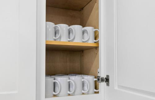 LUX Retreat Home with Yard - Foto 59