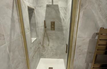 Modern 2 Bed 2 Bath Apartment in Prime Jesmond Location - Foto 13