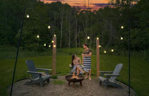 NEW HOT TUB Game Room Firepit Near Windham - Foto 2