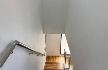 B - Elegent 2 Bedroom Modern Townhouse - Foto 43