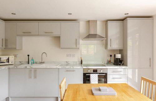 Idyllic village, gateway to the Cotswolds, nr pub - Photo 4