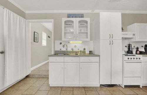 Luxe Guest Suite Near The Emerald Coast of PCB - Photo 16