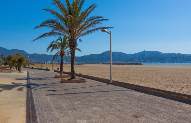 2 bedroom Apartment in Castelló d'Empúries - Photo 19