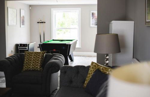 Large Country House with Hot Tub, Pool Table, and Log Burner - Photo 45