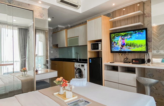 Good Deal And Scenic Studio At Menteng Park Apartment - Photo 2