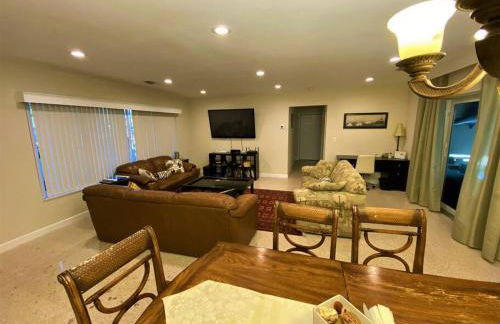 Deerfield Beach heated pool house - Photo 55