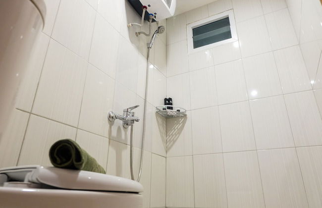 Azalea Suites Cikarang Studio Apartment with Bathtub - Photo 16