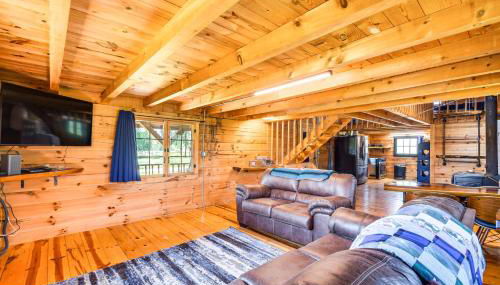 Bellevue Log Cabin with Gas Grill and Creek Access - Foto 2