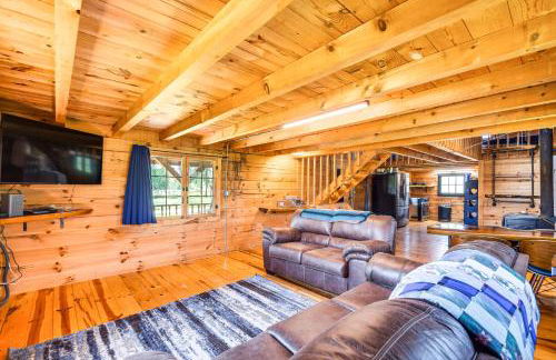 Bellevue Log Cabin with Gas Grill and Creek Access - Foto 2