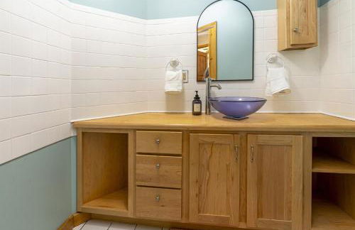 Luxury Lake House w Dock & Game Room - Photo 49