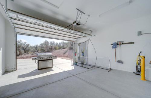 Hikers Retreat with Furnished Patio in Rimrock! - Foto 32