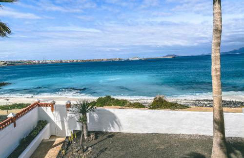 Villa Los Flamencos by Veaco- Beachfront & pool - Photo 54