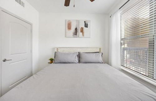 Softly Styled 1 King Sofa Bed Haven Frisco, TX - Foto 10