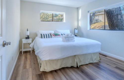 Lakefront Villa with 180 degree view private dock and boats - Foto 42