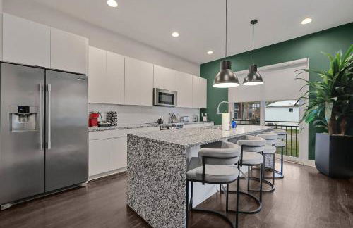 Modern Luxe Townhome with Rooftop Cinema - Foto 54