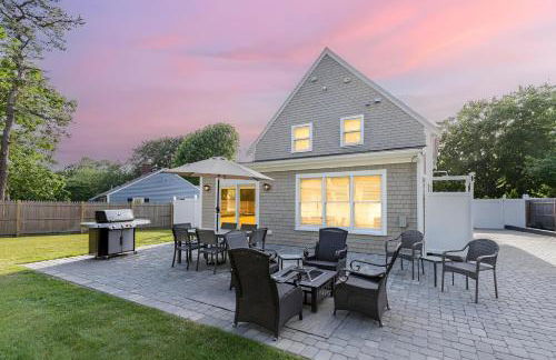 Renovated & Sophisticated Home Near Beach & Shops! - Photo 67