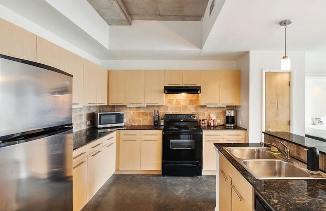 Austin Urban 1BD 1BA 2nd Street District Apartment - Photo 21