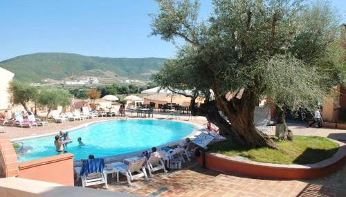 Residence with swimming pool just 5 minutes from Budoni, apartments with air conditoning and private outdoor area - Foto 3