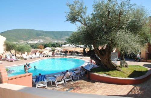 Residence with swimming pool just 5 minutes from Budoni, apartments with air conditoning and private outdoor area - Foto 3