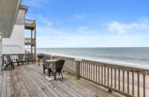 Renegade - Oceanfront and Allows Pets! - Photo 4