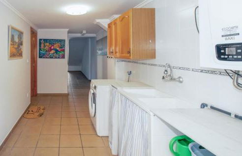 Beautiful Apartment In Oliva With Wifi - Photo 14