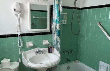 Bahama Beach Club Pompano - Fort Lauderdale - Charming and Cozy Studios & Apartments close to Beach with heated Pool - Photo 135