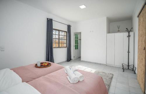 Host Wise - Sunny Spacious House - Terrace & Free Parking - Foto 21