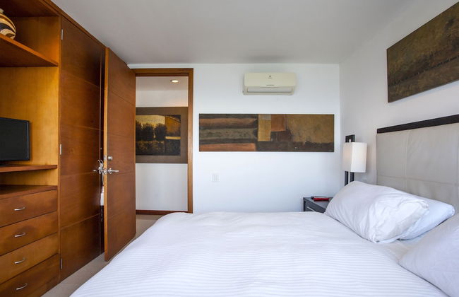 Palmetto Penthouse Deluxe Beautiful View and Sunset Floor 39 - Photo 13