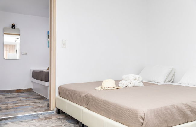 Depis Luxury Suites - Photo 20